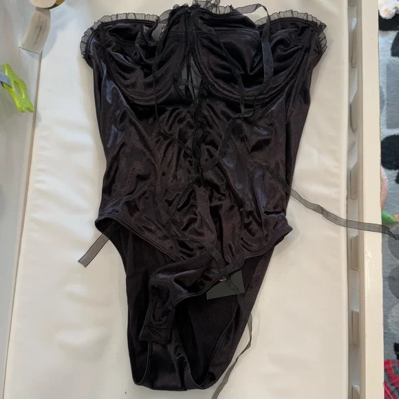 Dolls Kill X Tricks N’ Treatz Bounty Hunter Babe Costume Bodysuit, Size XXL - Picture 2 of 9